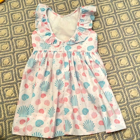 Darling Dress with shell print and scoop back - Picture 2 of 3